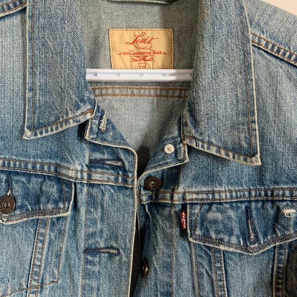 Levi’s oversized jean jacket. Size small. - Picture 2 of 2